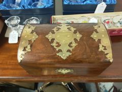 Victorian walnut tea caddy Thumbnail 2