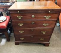 Georgian mahogany chest of drawers  Thumbnail 1