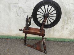 19th century oak spinning wheel Thumbnail 1
