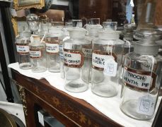 Various old chemist / pharmacy jars & bottles Thumbnail 2
